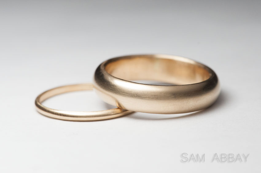 yellow gold wedding rings show width